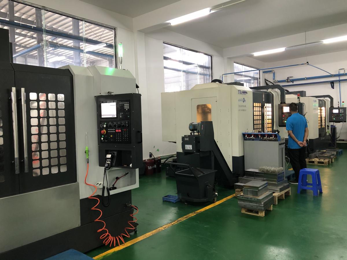 电脑锣加工中心车间